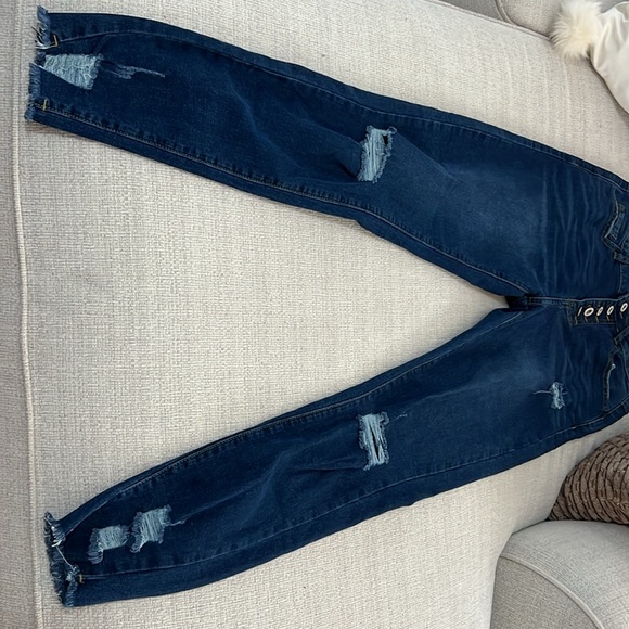 High Waisted Dark Wash Distressed Jeans in Size M. - Picture 5 of 6